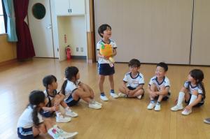 交流会で自己紹介をしているところ