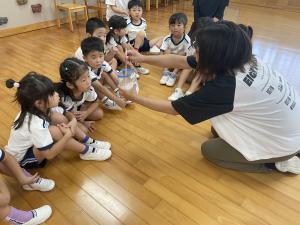 氷の温度を測っているところ