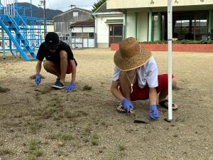 高校生がボランティアで幼稚園に来てくれた写真