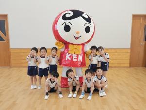 じんけんあゆみちゃんと記念撮影写真
